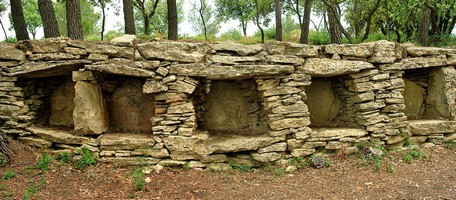 Les apiers ou mur d'abeilles